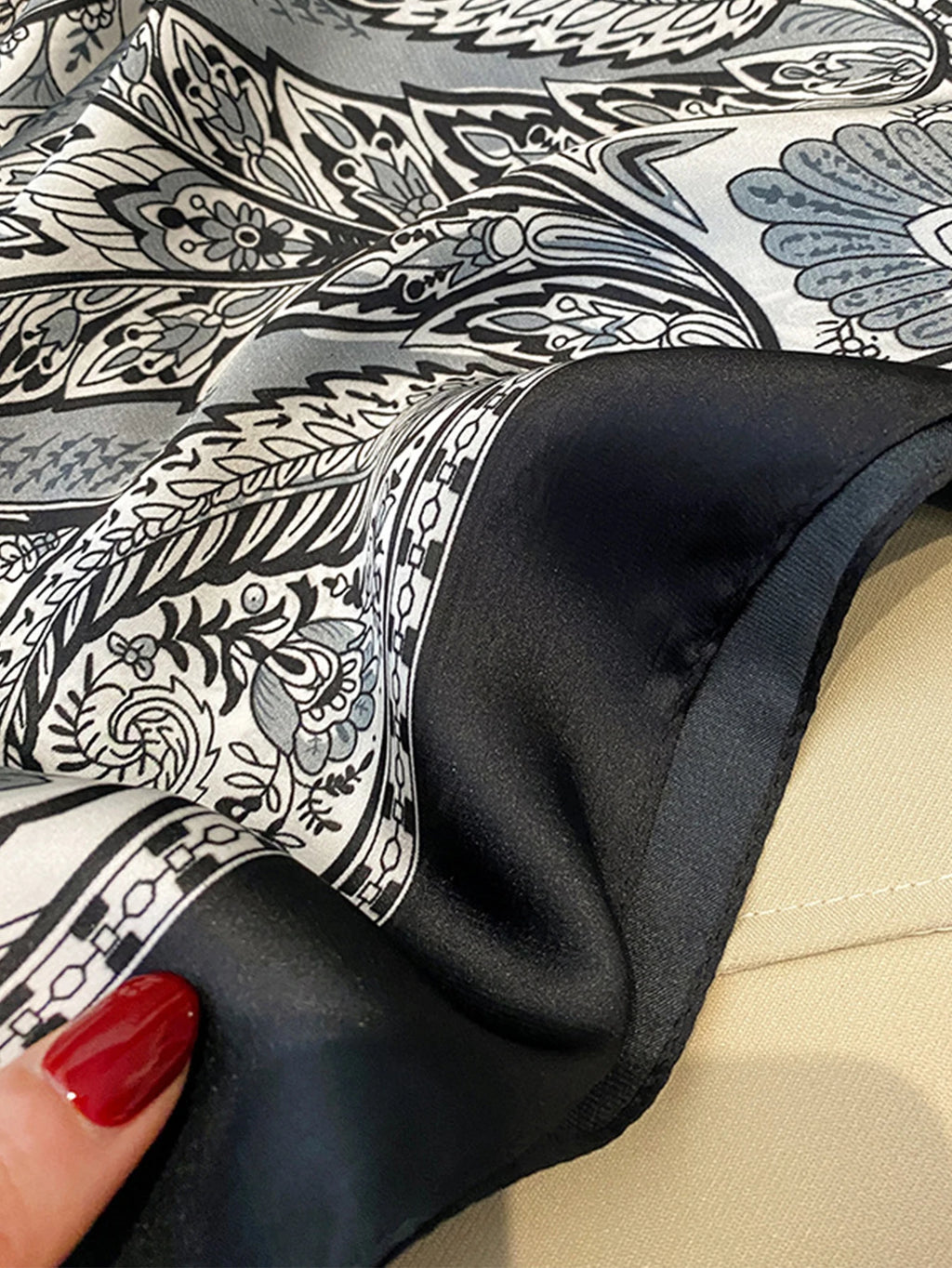 70cm Fashion Square Silk Scarf Satin Cashew Flower Print Small Neck Scarf Women Headscarf Kerchief Bandana Shawl Accessories