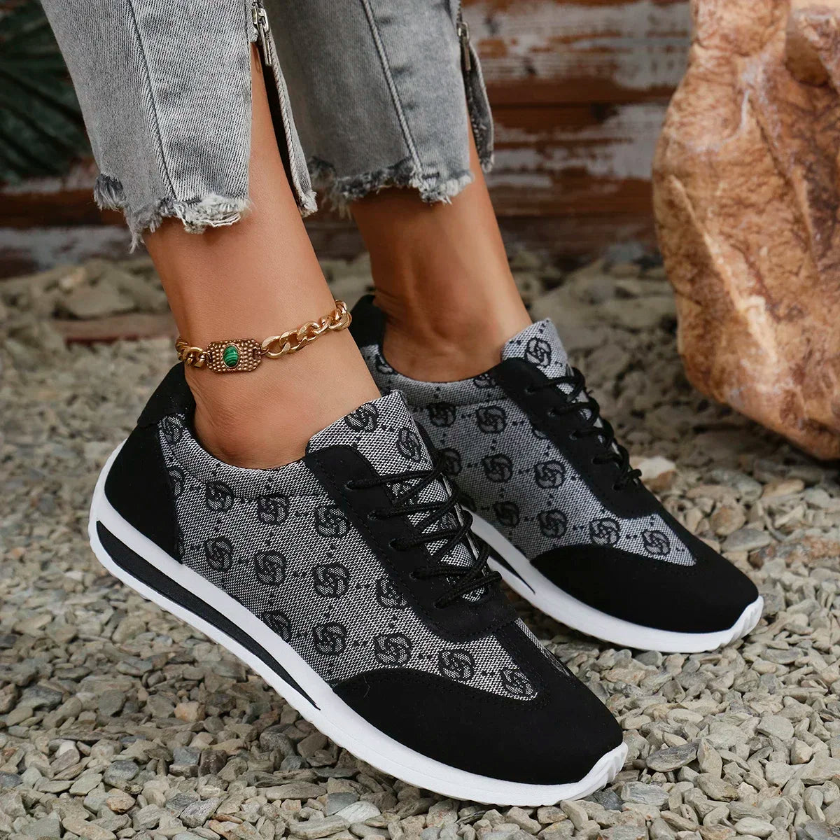 Spring and Summer Women Designer Mouth Breathable Cross Strap Sneakers Flat Comfortable Casual Walking sneakers Zapatos De Mujer